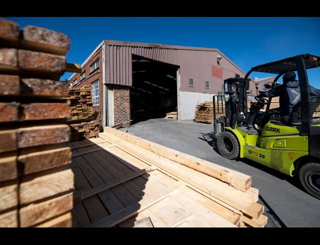 14,136M² WAREHOUSE FOR SALE IN ANDERBOLT